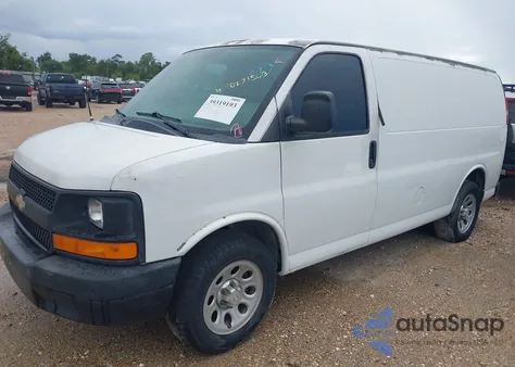 2011 Chevrolet Express 1500 Work Van z USA, uszkodzony, nr VIN 1GCSGAFX0B1187445